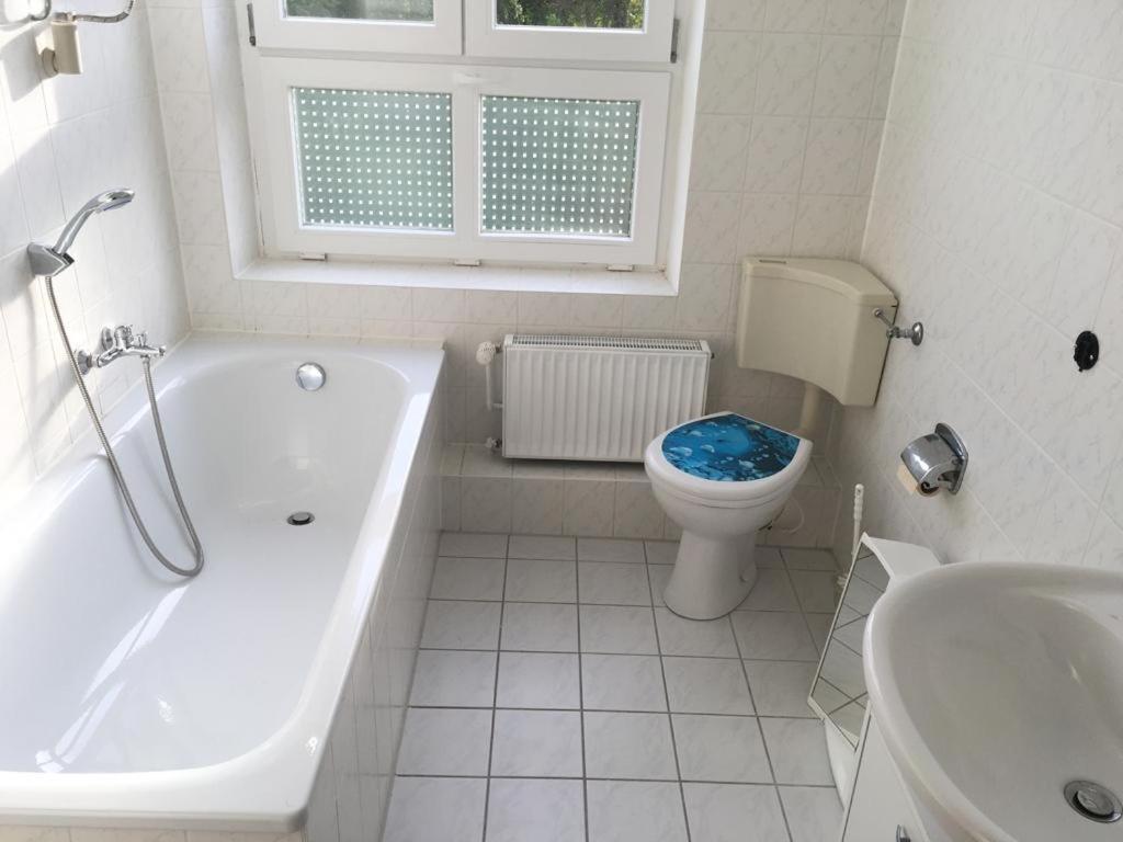 Gemuetliche Ferienwohnung Fuer 6 Personen Im Schloss Kastorf Knorrendorf Extérieur photo